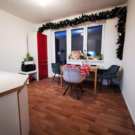 Апартаменти Cely Apartman Podlesi 54M2 S Dvema Balkony A S Novou Manzelskou Posteli, Zatim Neni Na Fotkach Брно Екстер'єр фото